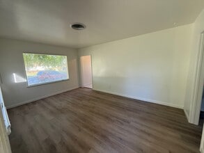 2508 Drake St, Unit 2508 in Bakersfield, CA - Building Photo - Building Photo