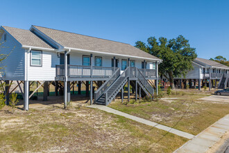 Camille Village in Pass Christian, MS - Foto de edificio - Building Photo