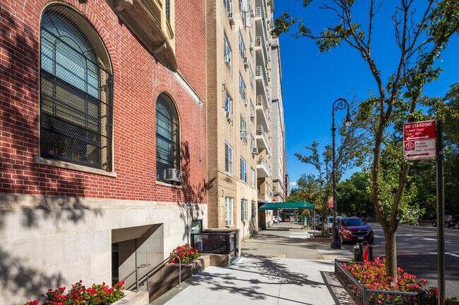 110 East End Ave in New York, NY - Foto de edificio - Building Photo