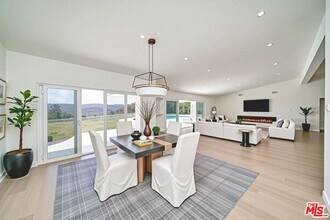 1641 Tower Grove Dr in Beverly Hills, CA - Building Photo - Building Photo