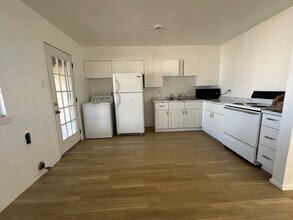 512 E 20th St in Crane, TX - Building Photo - Building Photo