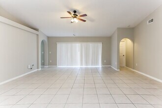 18750 NW 1st St in Pembroke Pines, FL - Foto de edificio - Building Photo