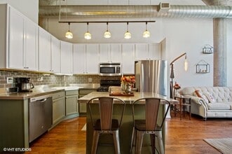 1934 N Washtenaw Ave, Unit 218 in Chicago, IL - Building Photo - Building Photo