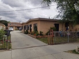123 E Bennett St in Compton, CA - Building Photo