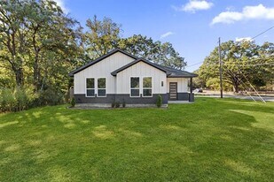 150 Bandera Cir in Mabank, TX - Building Photo