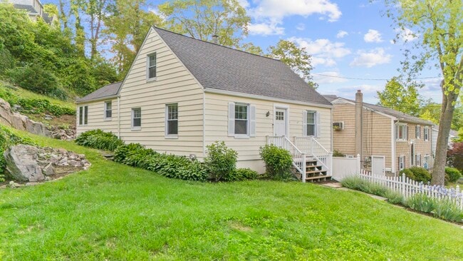 property at 4 Buttonball Trail