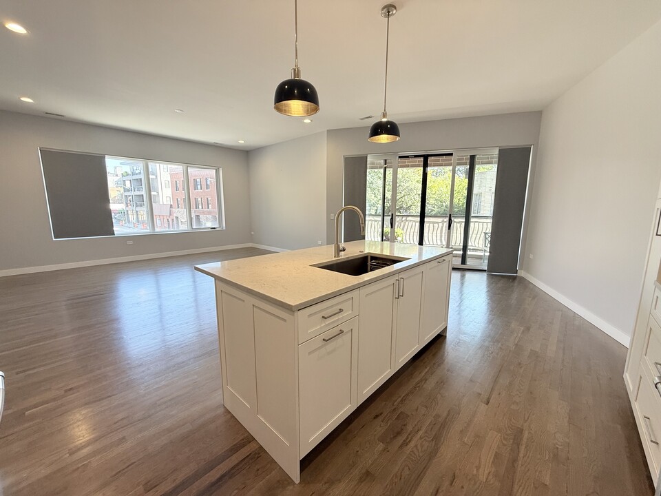 2505 W Carmen Ave, Unit 2B in Chicago, IL - Foto de edificio