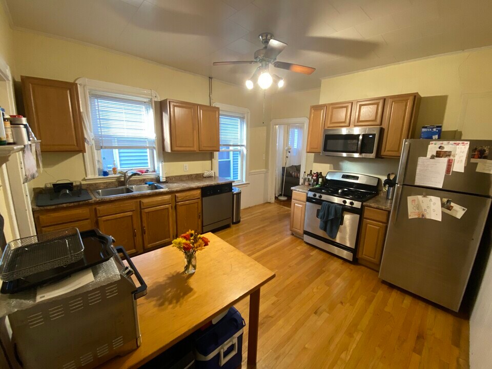 296 Highland Ave, Unit 1 in Somerville, MA - Foto de edificio