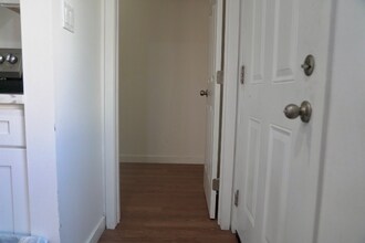 9149 S Hobart Blvd in Los Angeles, CA - Foto de edificio - Building Photo