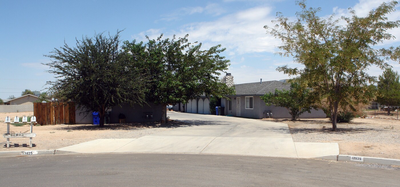 12825 Navajo Way in Apple Valley, CA - Building Photo