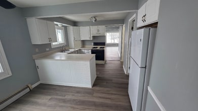 5520 Alabama Ave, Unit Apt 2 in Clarendon Hills, IL - Building Photo - Building Photo