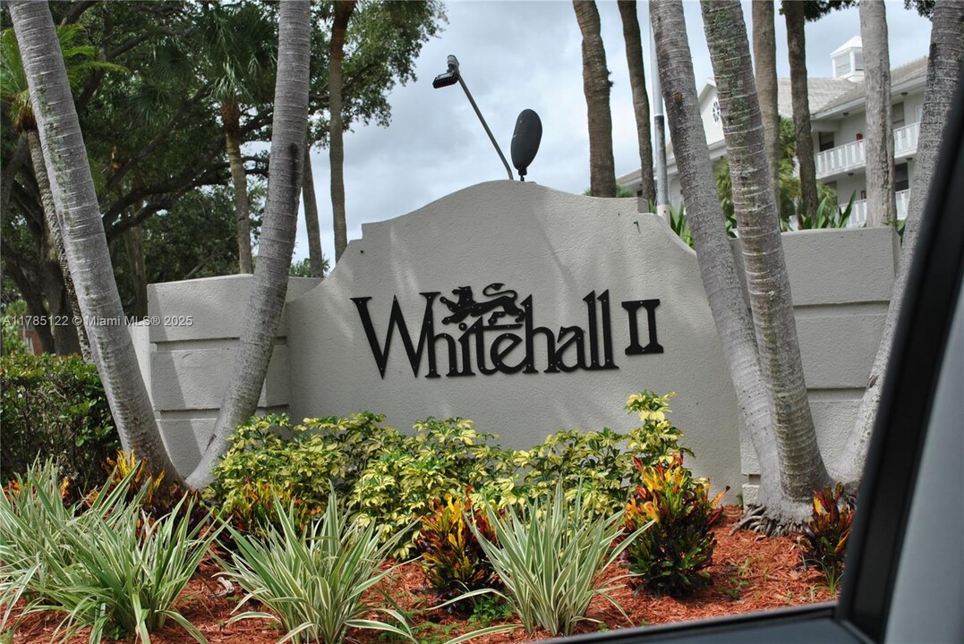 1715 Whitehall Dr in Davie, FL - Foto de edificio