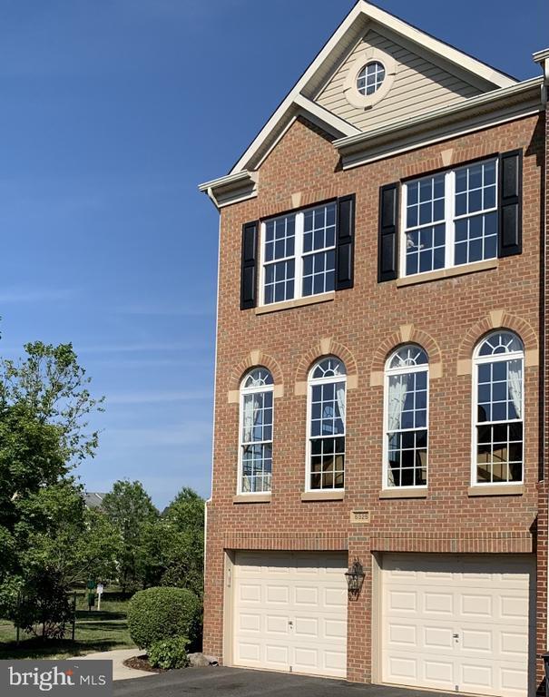 5325 Cupids Dart Dr in Centreville, VA - Building Photo - Building Photo