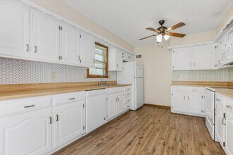 Spacious Shawnee Home Near Mill Creek Stre in Shawnee, KS - Building Photo - Building Photo