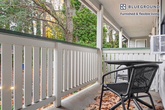 15850 NE 40th St in Redmond, WA - Building Photo - Building Photo