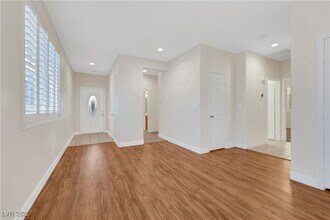 310 Fancrest St in Henderson, NV - Building Photo - Building Photo