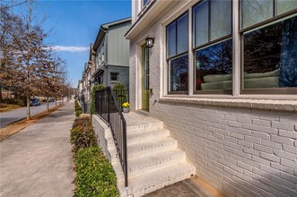 1147 Rambler Cross in Atlanta, GA - Foto de edificio - Building Photo