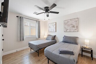 1801 E Raymond St, Unit SI ID1244347P in Phoenix, AZ - Foto de edificio - Building Photo