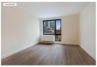 25-21 43rd Ave in Queens, NY - Building Photo - Building Photo