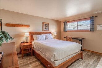 420 W Manson Rd, Unit 4 in Chelan, WA - Foto de edificio - Building Photo