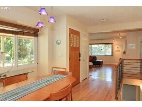 7280 SW 83rd Ave in Portland, OR - Foto de edificio - Building Photo