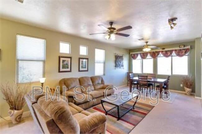 3241 E Fourteen Fairway Dr in Washington, UT - Building Photo - Building Photo