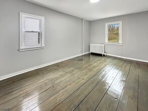 5 Orams Ln in Oxford, NJ - Building Photo - Building Photo