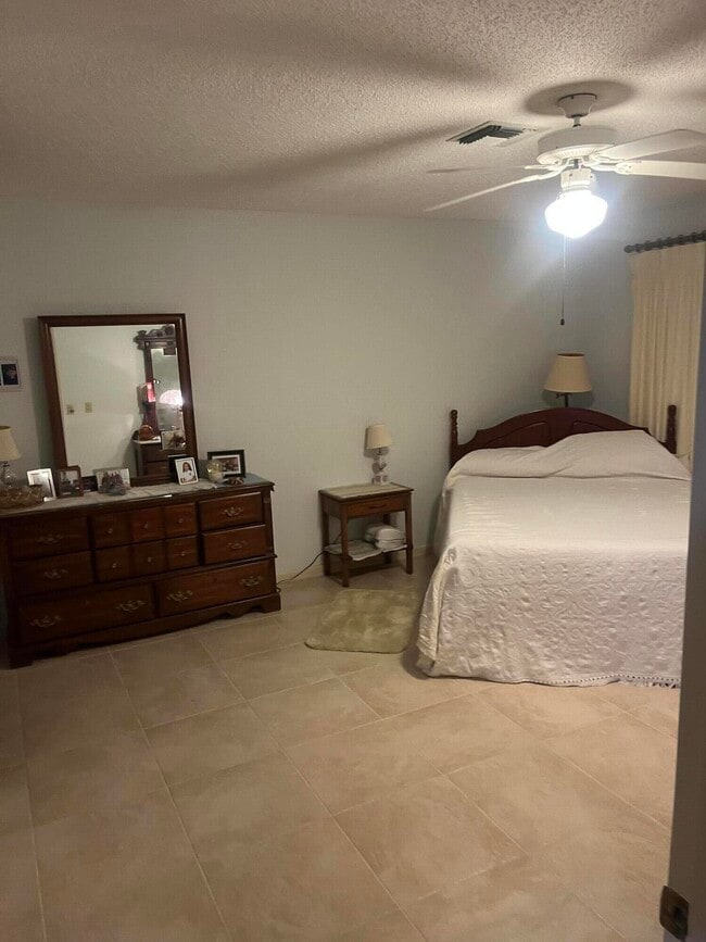 1030 Pheasant Run Dr in Fort Pierce, FL - Building Photo - Building Photo