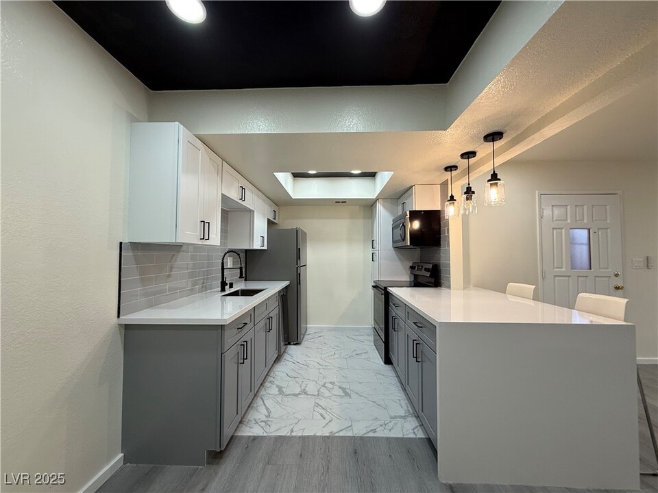 5243 Corinne Ct in Las Vegas, NV - Building Photo