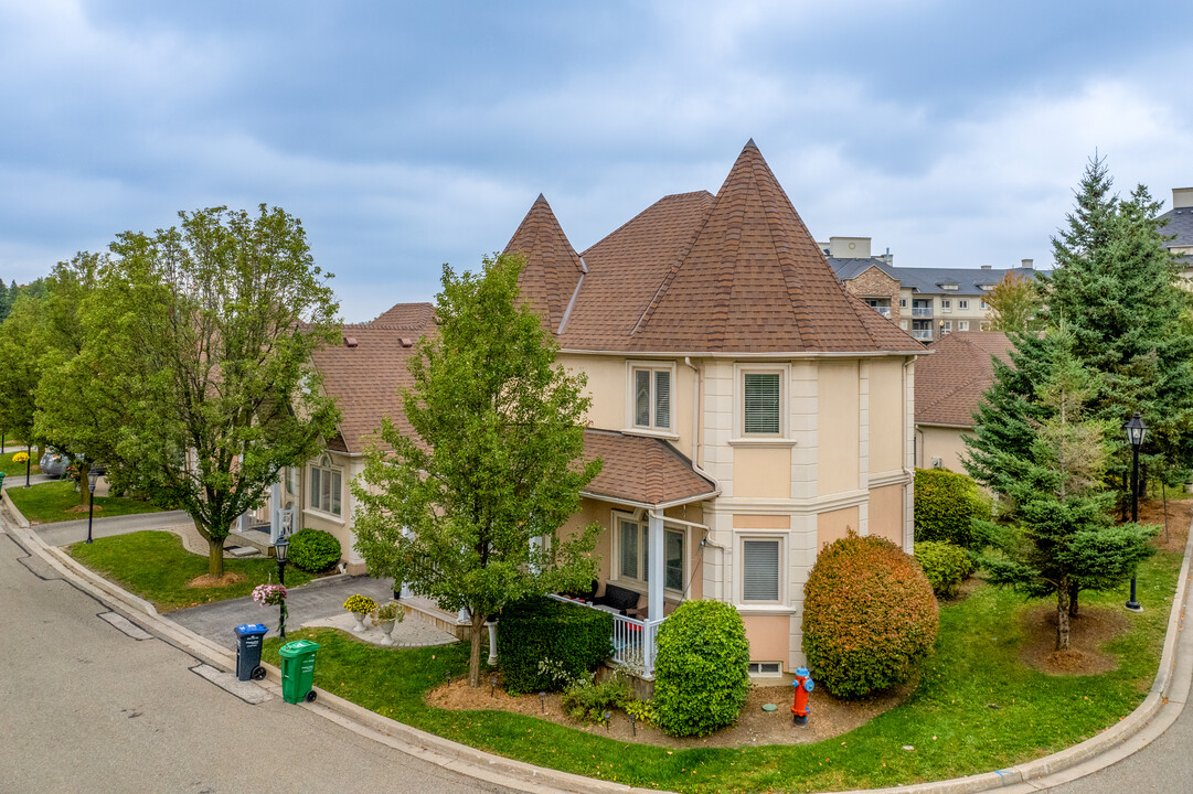 1 Ferndown Cres in Brampton, ON - Building Photo