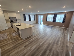 1743 Shingle Ave in Manteca, CA - Foto de edificio - Building Photo