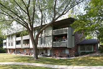 American Colony in Greenfield, WI - Foto de edificio - Building Photo