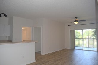 1830 Florida Club Cir, Unit 4304 in Naples, FL - Foto de edificio - Building Photo