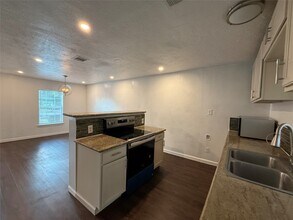 9433 Rosehaven Dr in Houston, TX - Foto de edificio - Building Photo