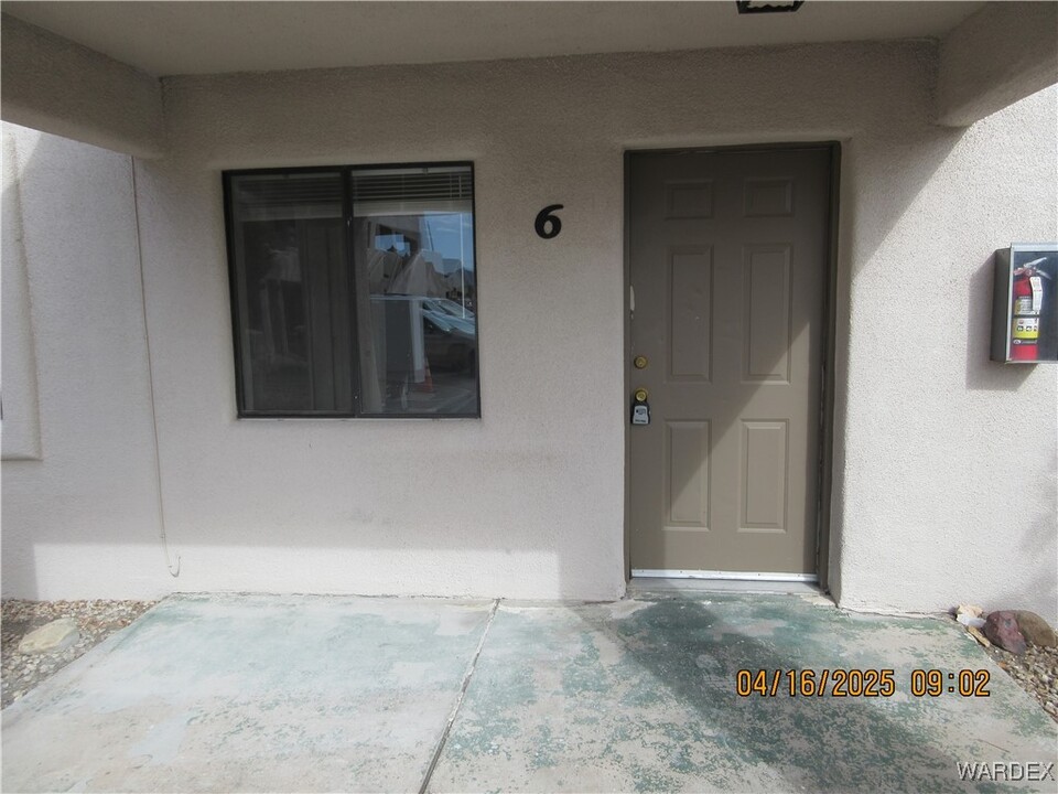 1403 E Andy Devine Ave in Kingman, AZ - Foto de edificio
