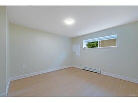 8926 Shepherd Way in Delta, BC - Building Photo