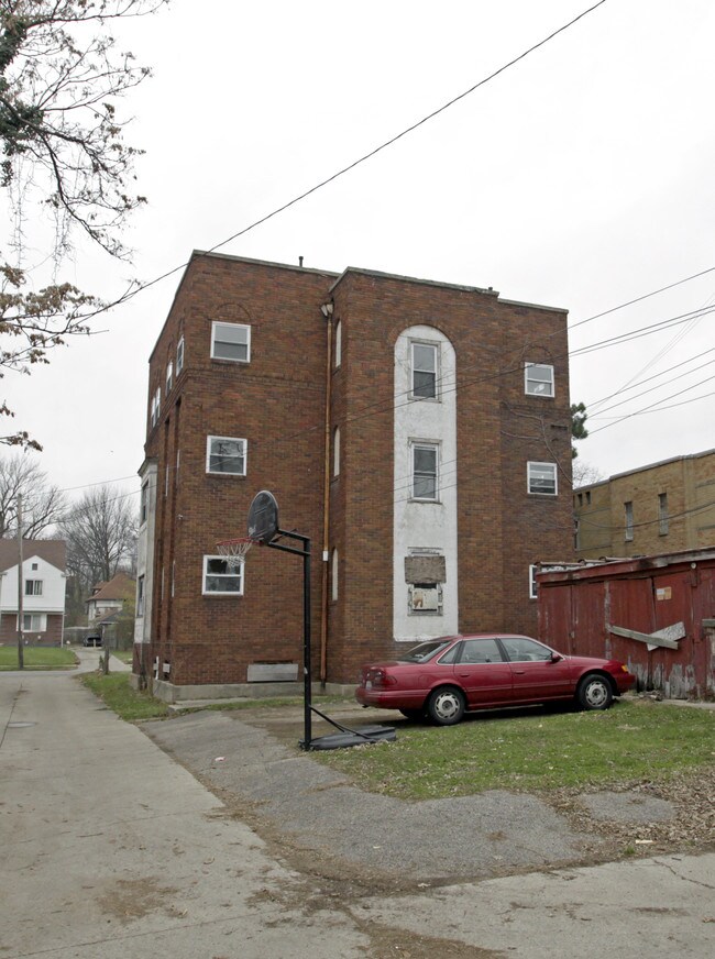 452 Forest Ave in Dayton, OH - Foto de edificio - Building Photo