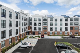 Hedges at Hawthorne in Hawthorne, NJ - Foto de edificio - Building Photo
