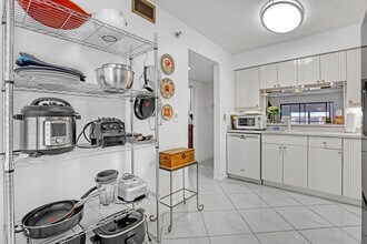 7290 Kinghurst Dr in Delray Beach, FL - Building Photo - Building Photo