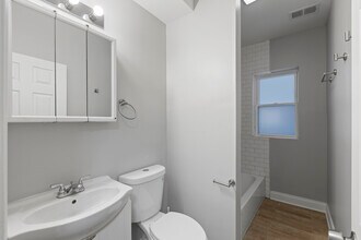 8129 S Maryland Ave in Chicago, IL - Foto de edificio - Building Photo