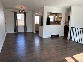 500 Superior Ave in Crooks, SD - Building Photo - Building Photo