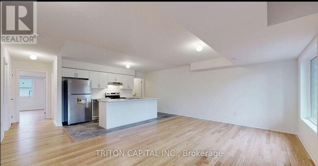 14 Bannister Rd in Barrie, ON - Building Photo - Building Photo