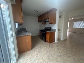 7822 Newman Ave in Huntington Beach, CA - Building Photo