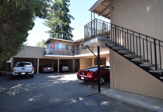 1620 Hess Rd in Redwood City, CA - Building Photo - Building Photo