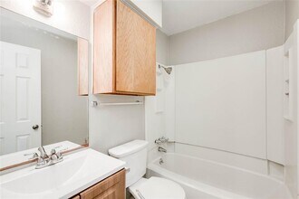 5503 Spring Meadow Rd in Austin, TX - Building Photo - Building Photo