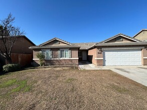 5707 Alagon St in Bakersfield, CA - Foto de edificio - Building Photo