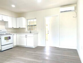 1004 SW 24th Ave in Fort Lauderdale, FL - Building Photo - Building Photo