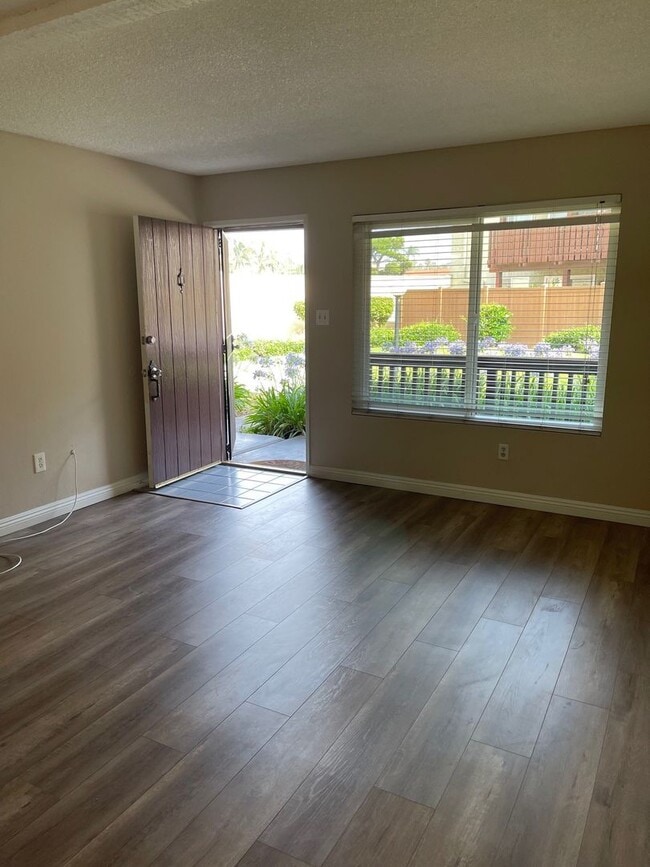 property at 1030 W MacArthur Blvd