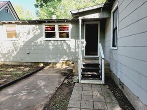 803 Mills St in Smithville, TX - Building Photo - Building Photo