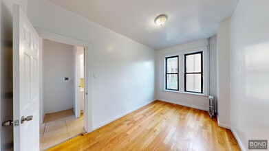 319 Hooper St in Brooklyn, NY - Building Photo - Building Photo